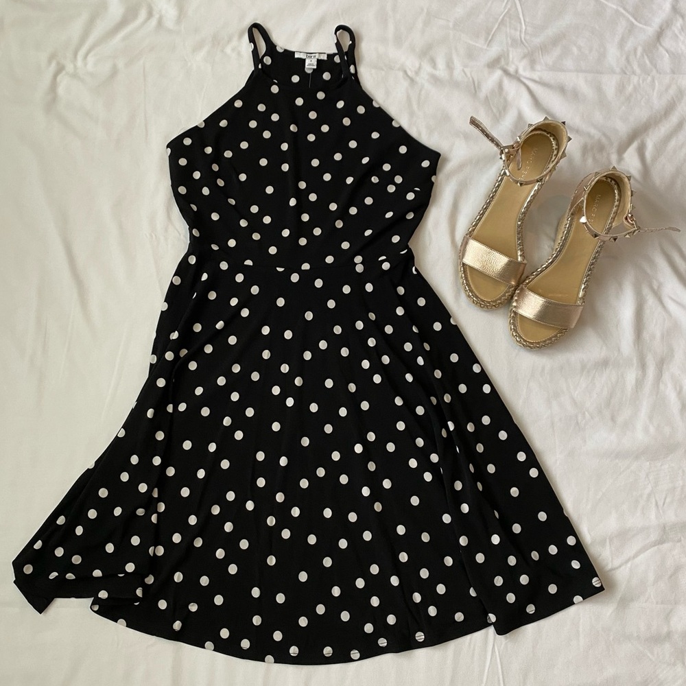 Polka dot summer halter dress. Size small. New WT